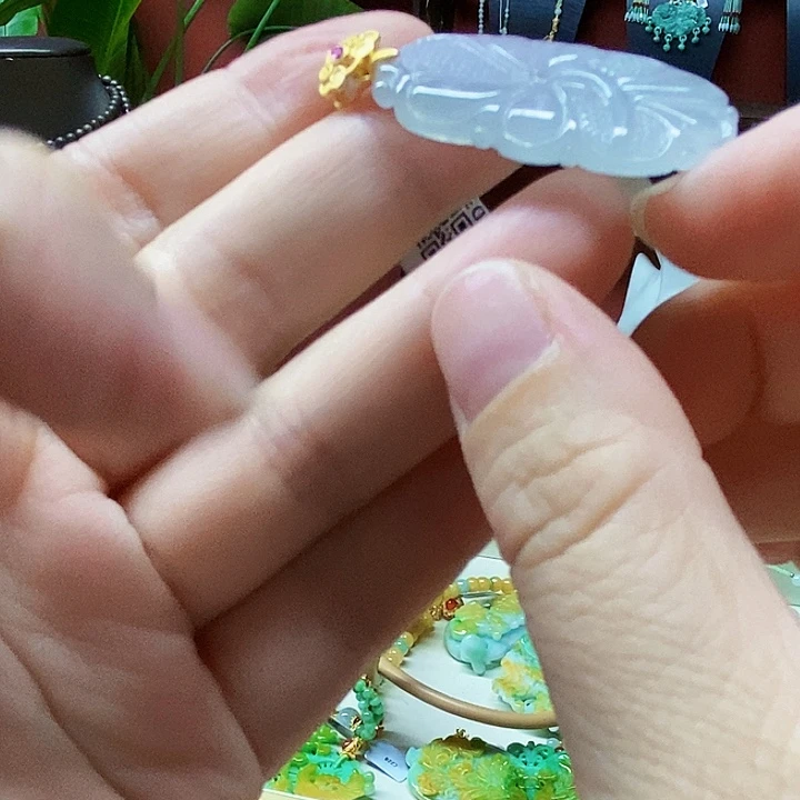 翡翠未镶嵌颈饰吊坠