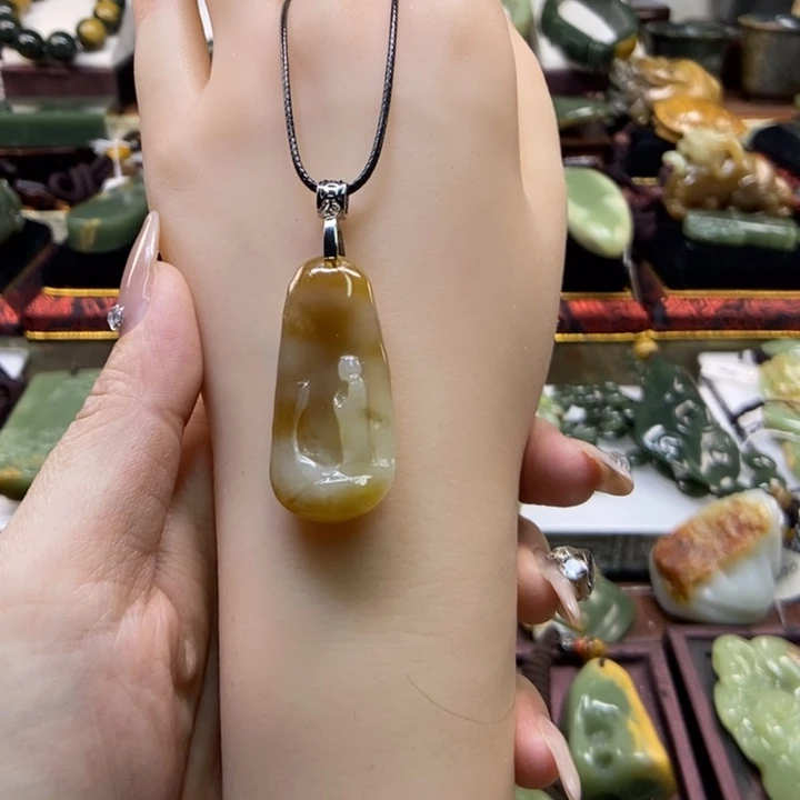 颈饰未镶嵌岫岩老玉（透闪石质玉）