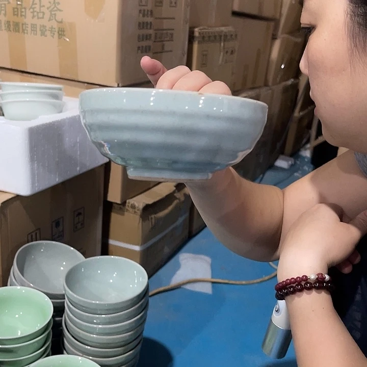 瓷片老陶泥五英寸外螺纹米饭碗六个，微瑕疵