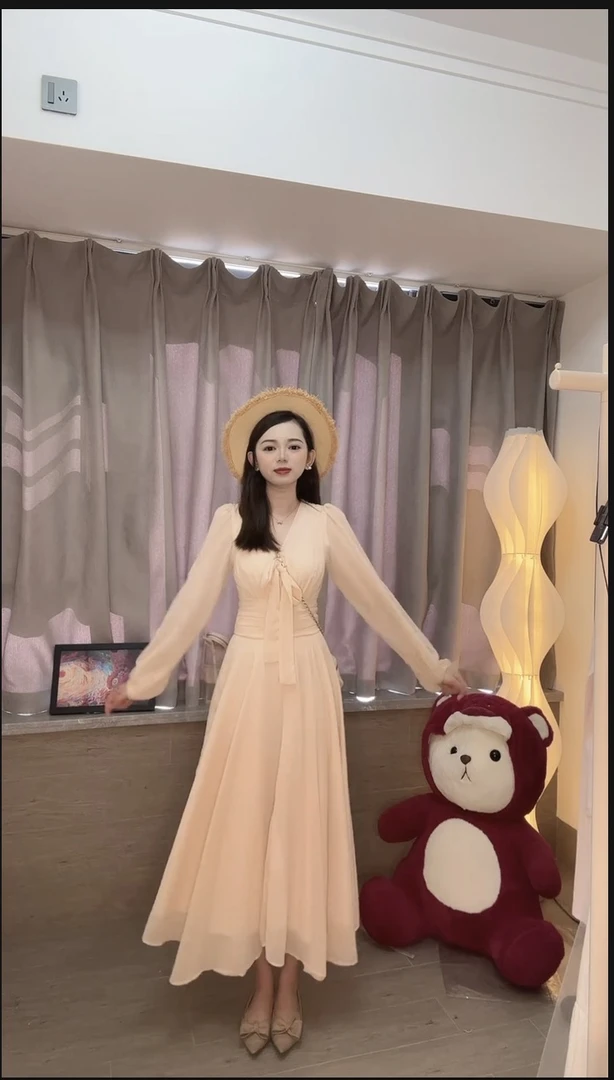 法式温柔风系带V领粉色连衣裙女2025早秋新款设计感轻奢收腰长裙
