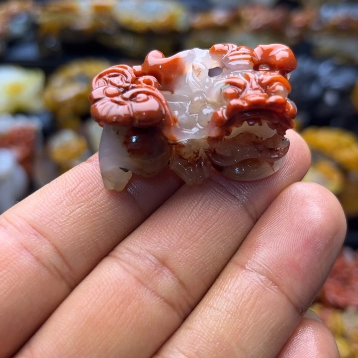 石英质玉（黄龙玉）未镶嵌颈饰