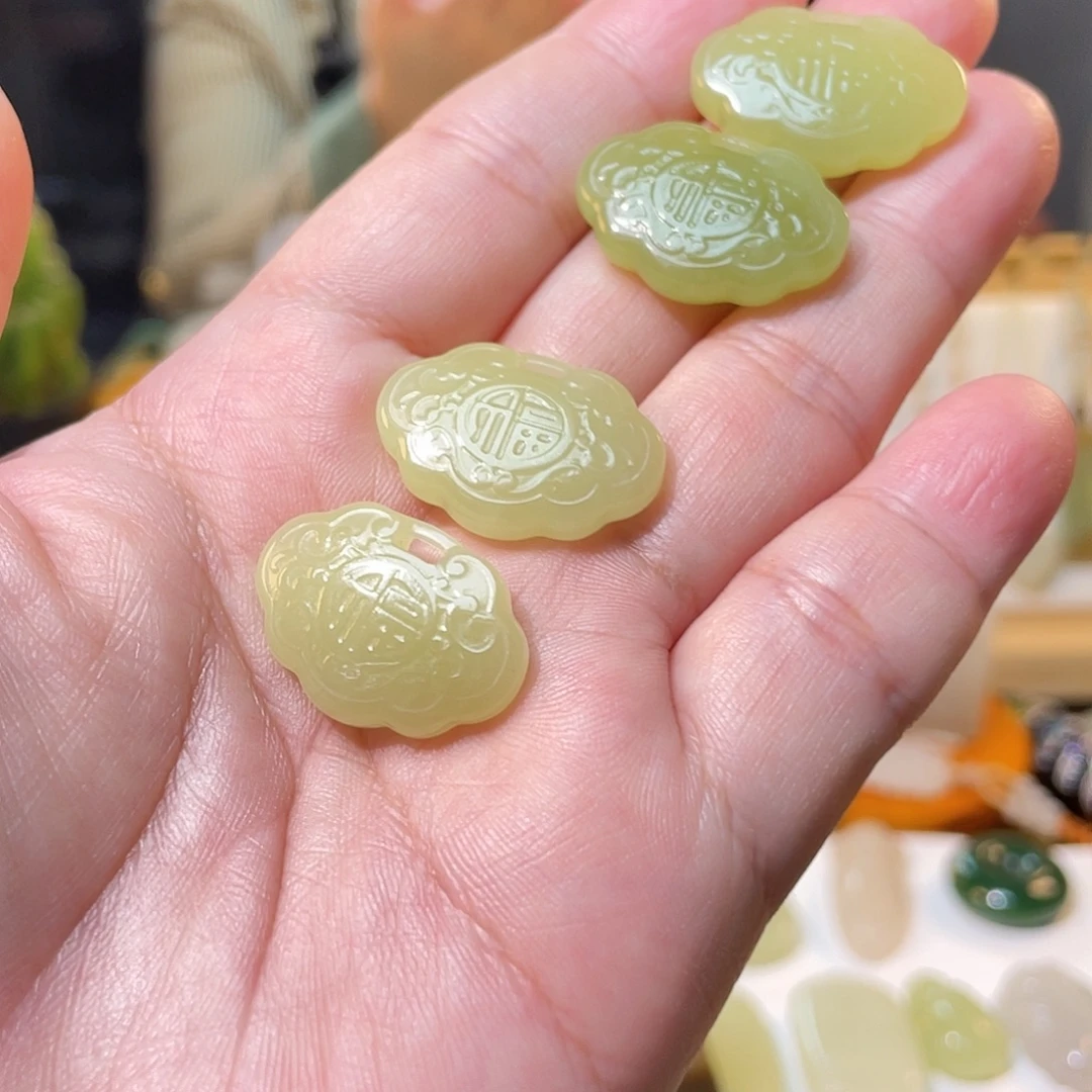 和田玉未镶嵌颈饰发1