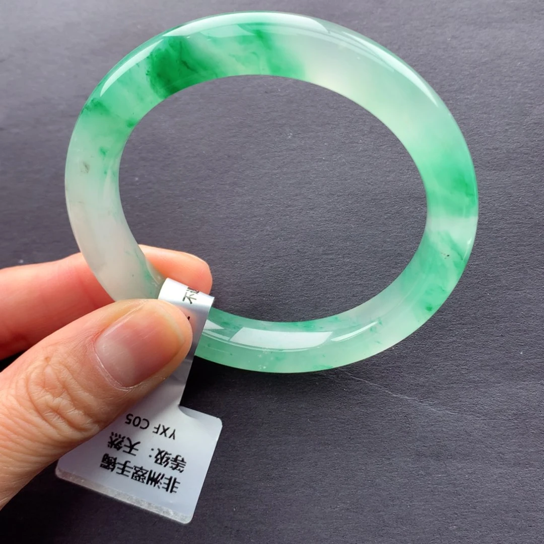 【闪购商品】未镶嵌手镯石英质玉