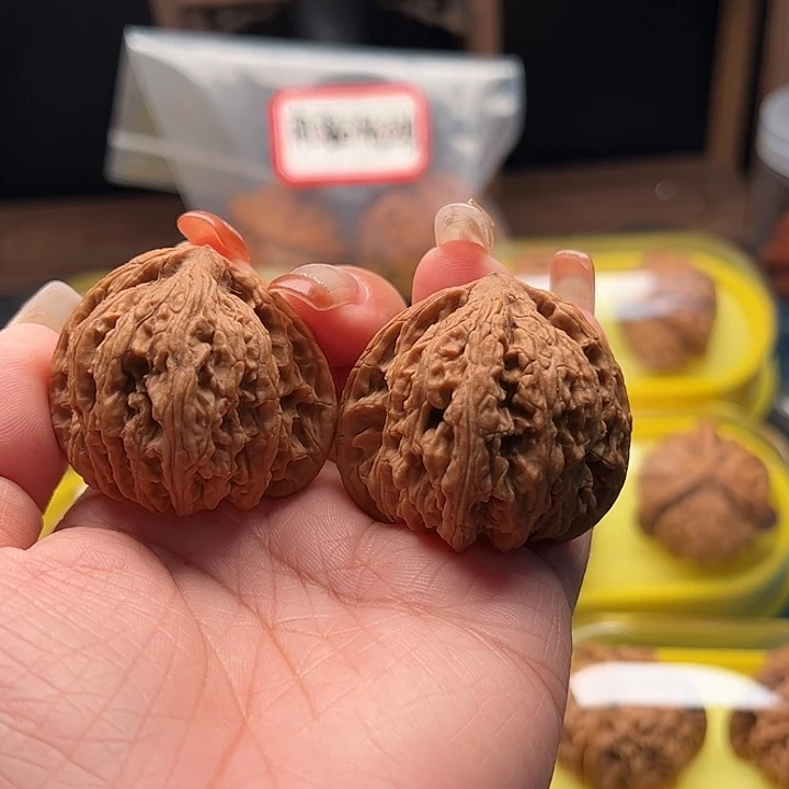 就***。文玩核桃吊坠三角密纹 全品