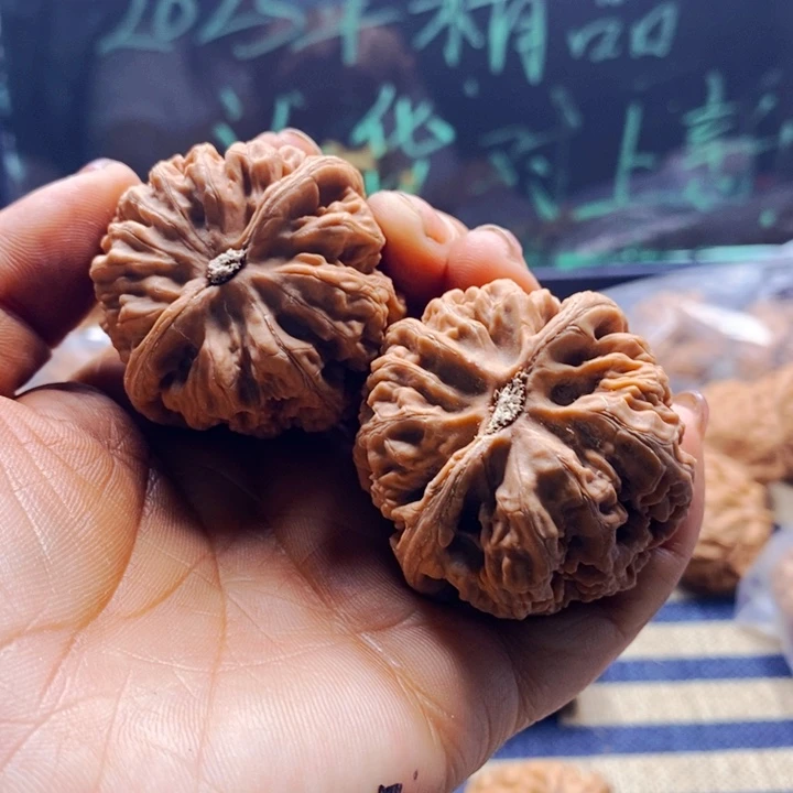 花***³把件文玩核桃粗筋