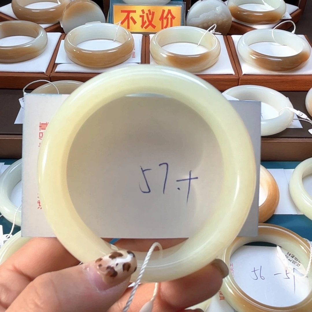 未镶嵌手镯和田玉