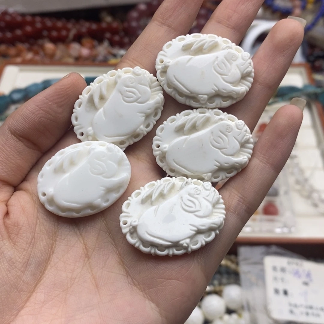 玛瑙/玉髓未镶嵌珠宝半成品一个装纯天然车贝壳雕刻猪