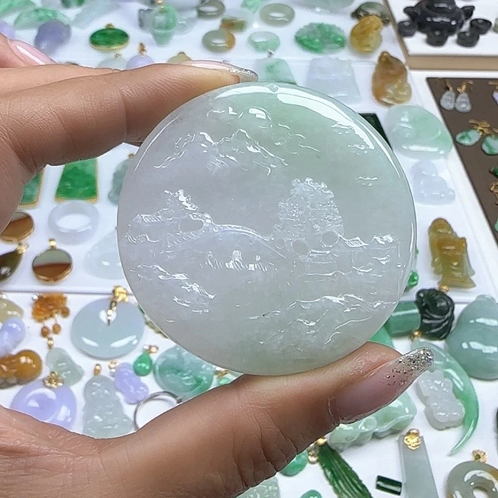 翡翠颈饰未镶嵌飘绿山水牌