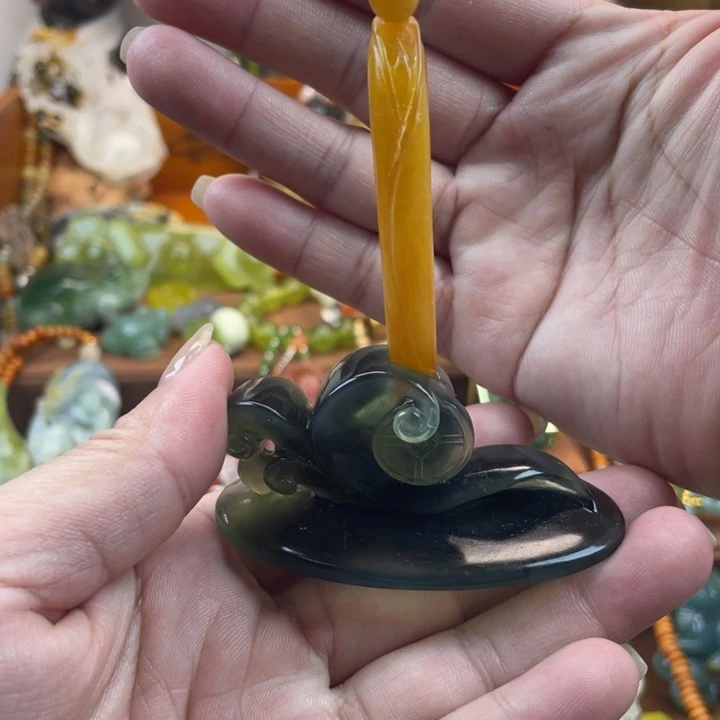 蛇纹石玉未镶嵌小摆件