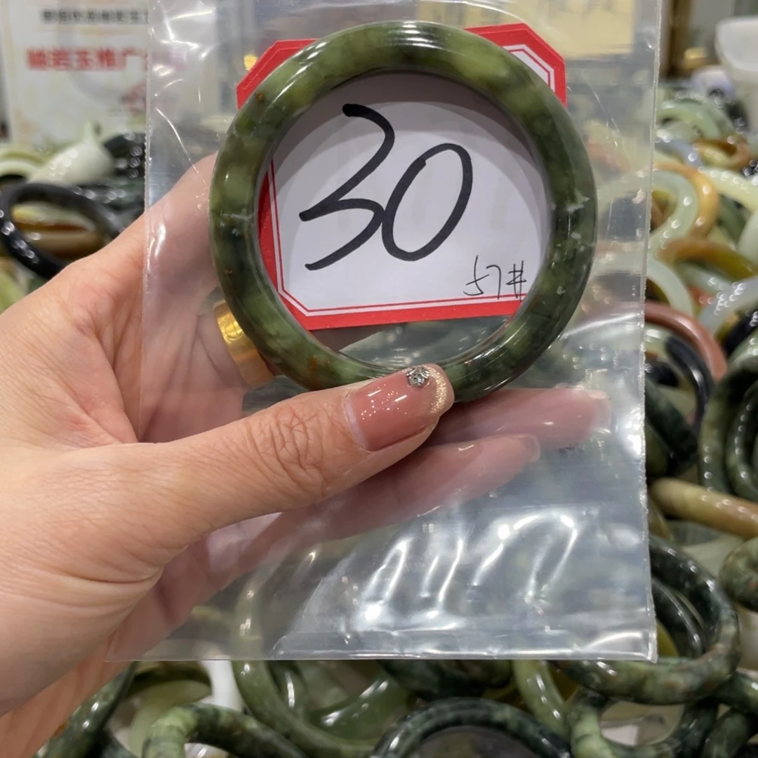 蛇纹石玉手镯未镶嵌