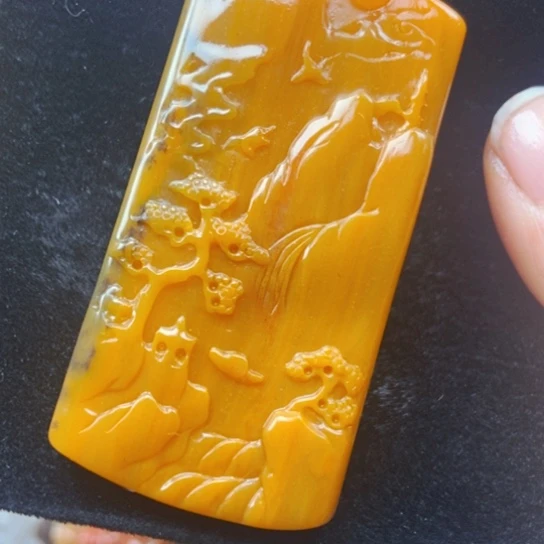 石英质玉（黄龙玉）未镶嵌颈饰