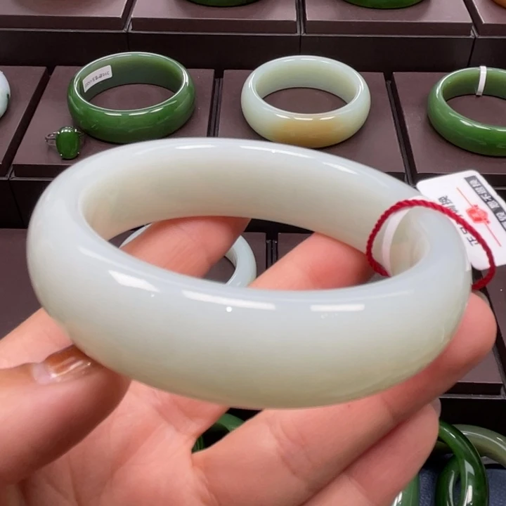 和田玉未镶嵌手镯