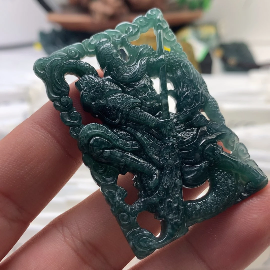 颈饰未镶嵌翡翠关公