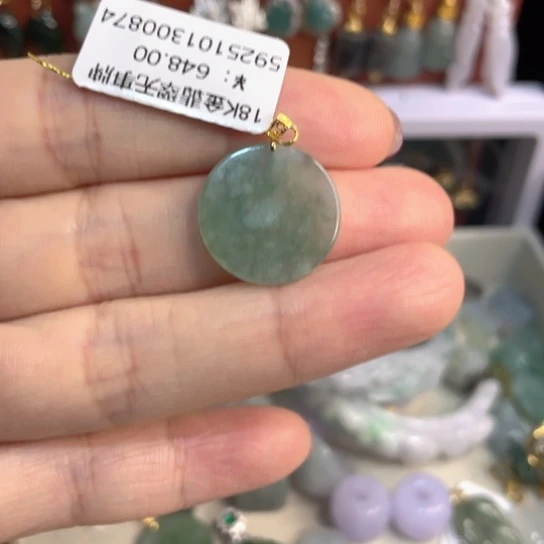 翡翠未镶嵌颈饰圆牌