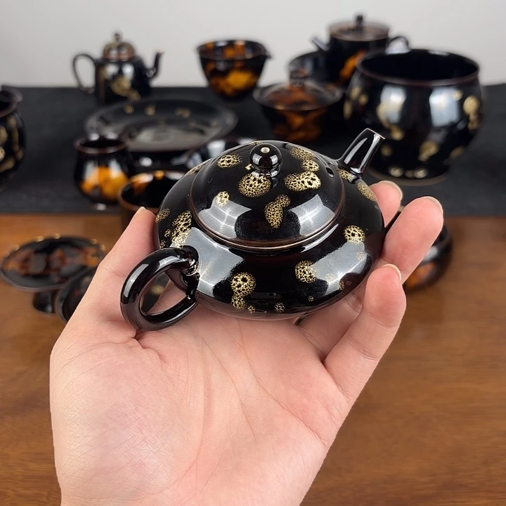 瓷点彩鹧鸪斑小品壶