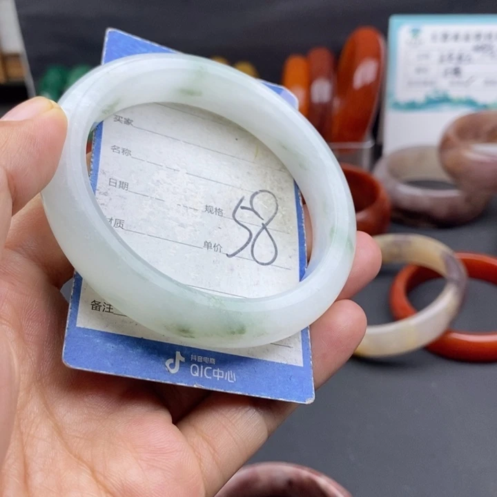 未镶嵌手镯石英质玉