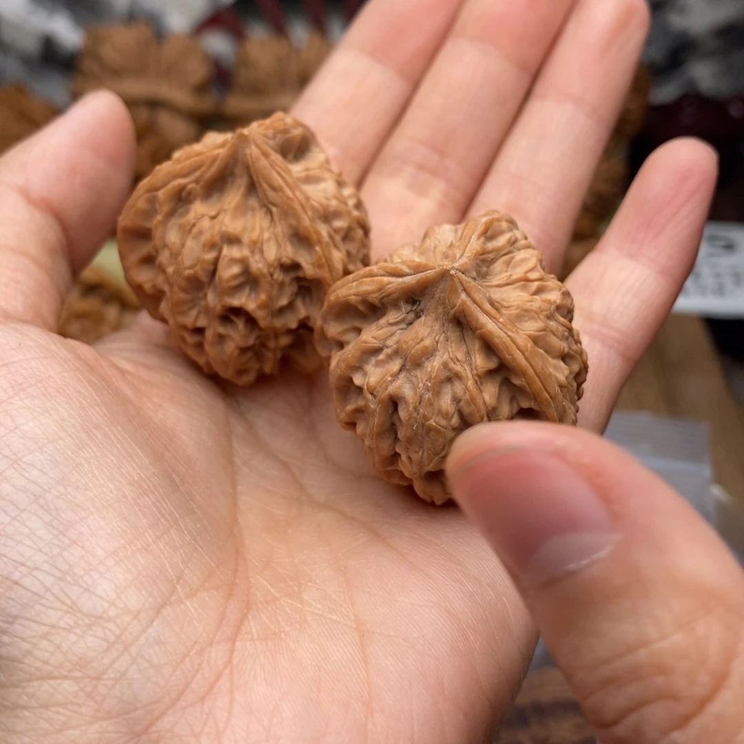 文玩核桃把件玉玺三棱