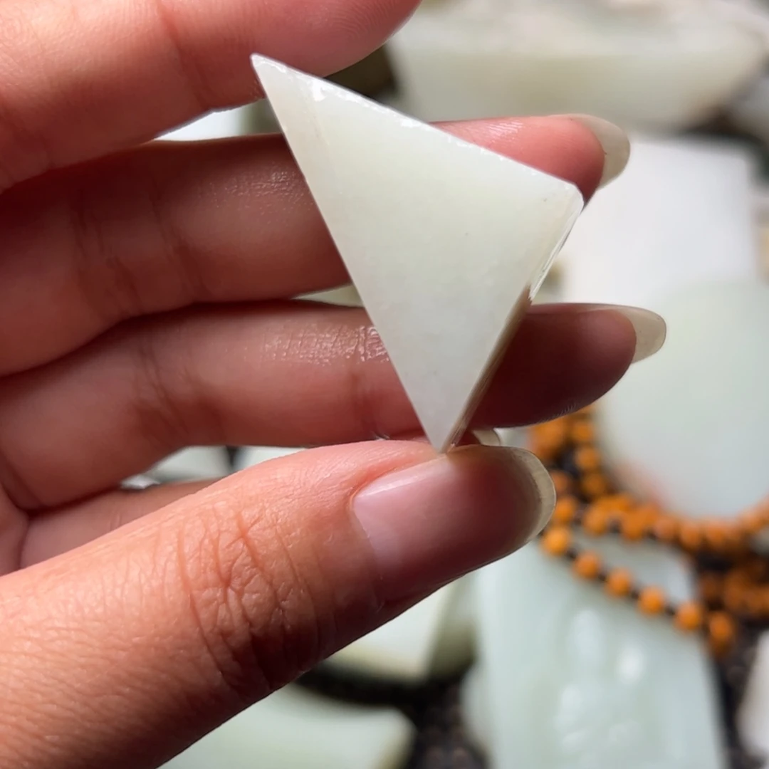 和田玉未镶嵌项链瑕疵