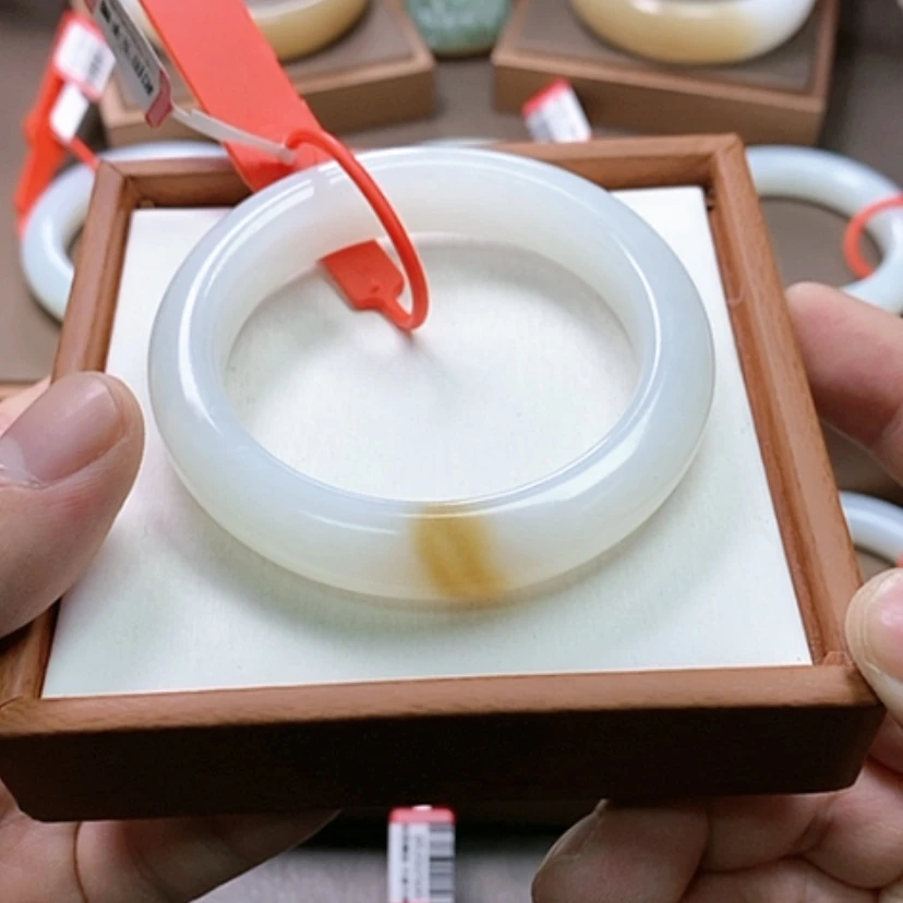 【闪购商品】未镶嵌手镯和田玉