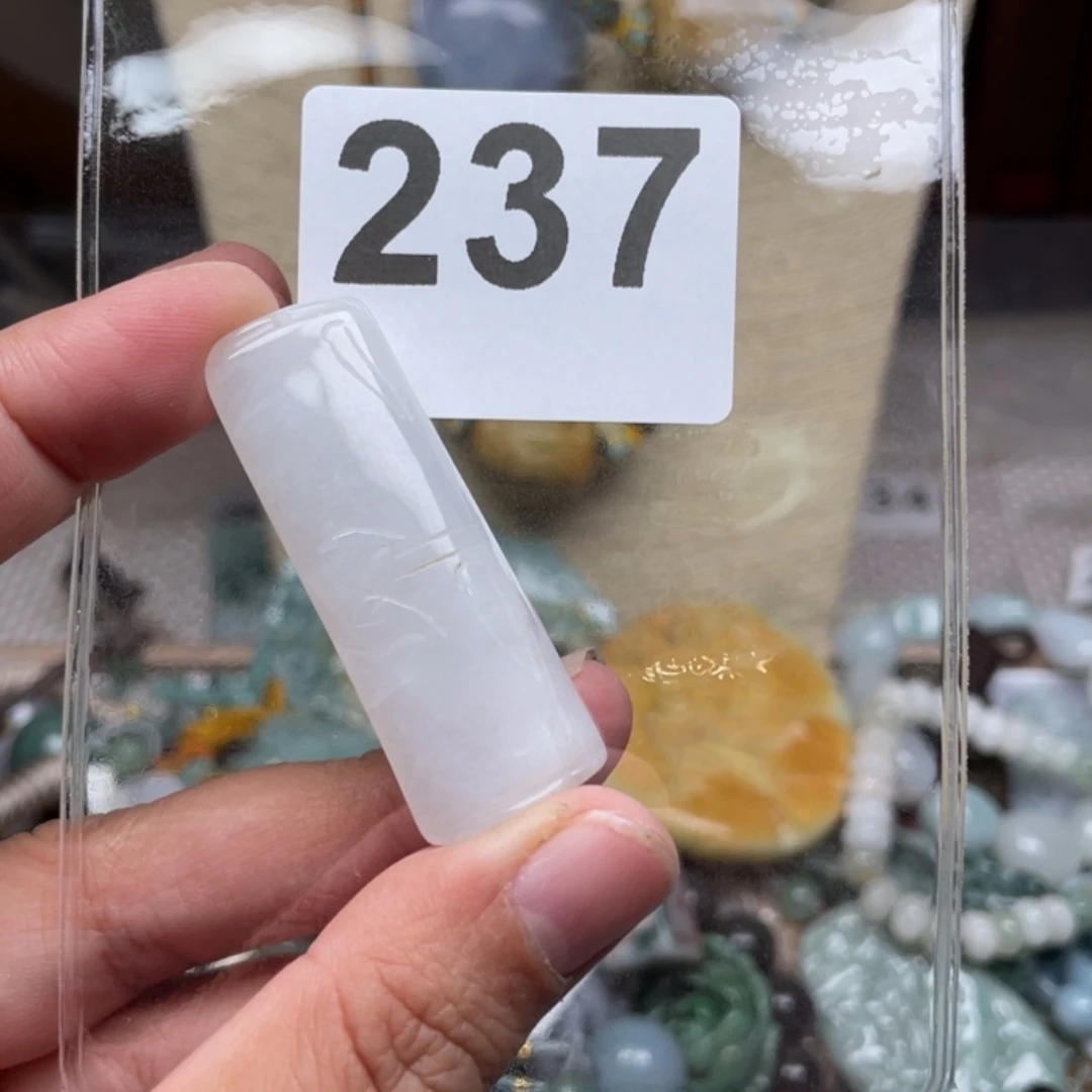 【闪购商品】翡翠颈饰未镶嵌两**宝翡翠