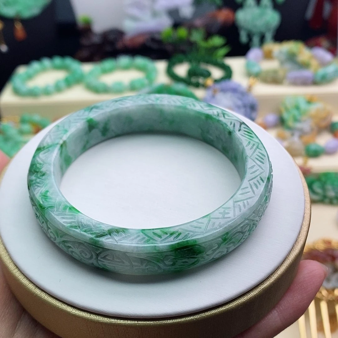 翡翠手镯未镶嵌手镯