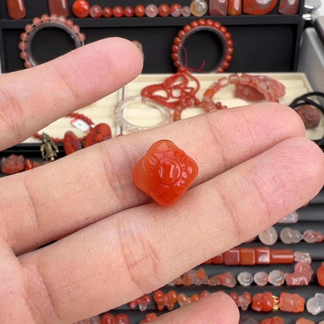 南红玛瑙未镶嵌颈饰柿子