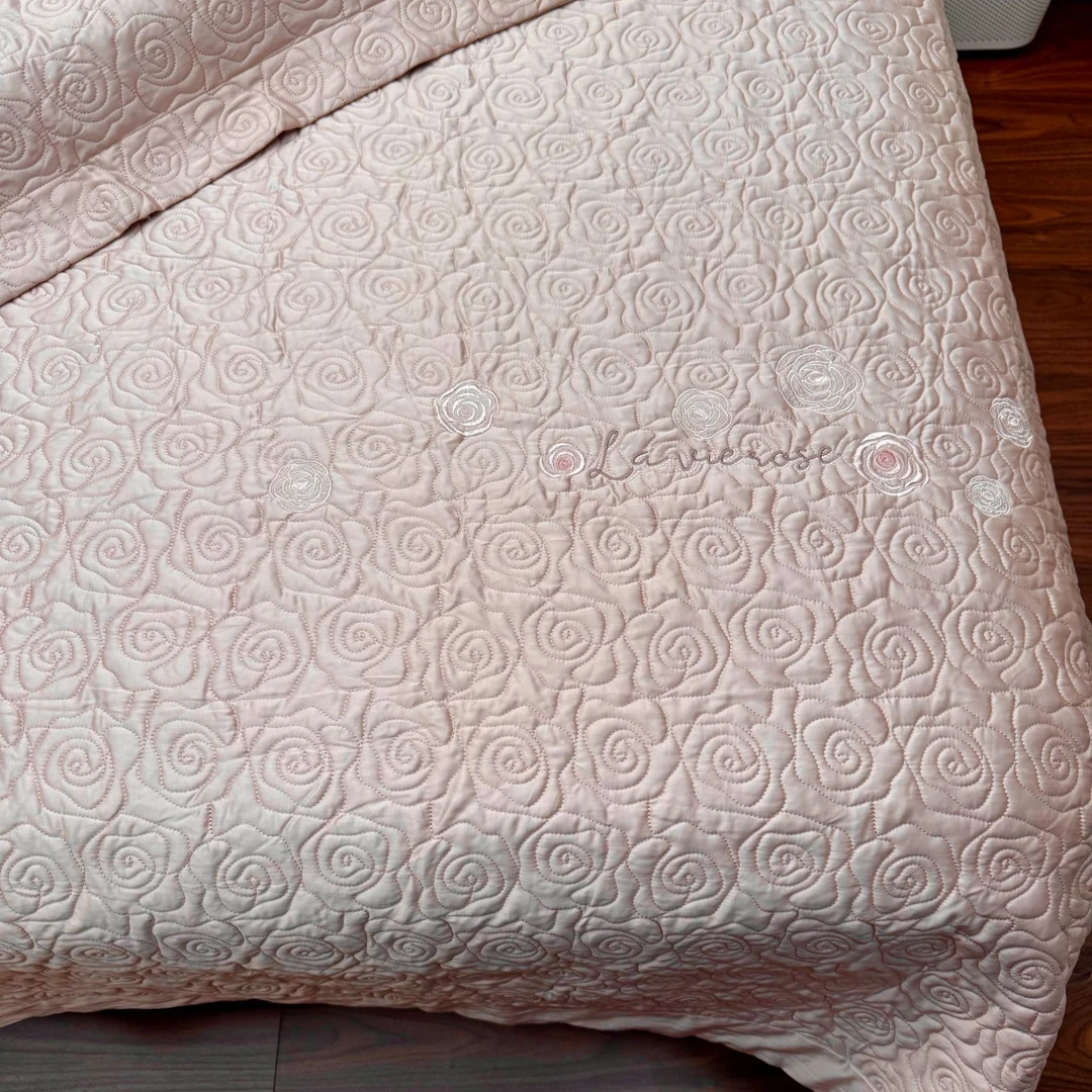 【法兰茜】全棉玫瑰刺绣绗缝山茶花单床盖