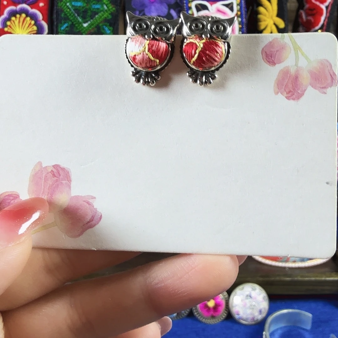 传承非遗刺绣饰品04