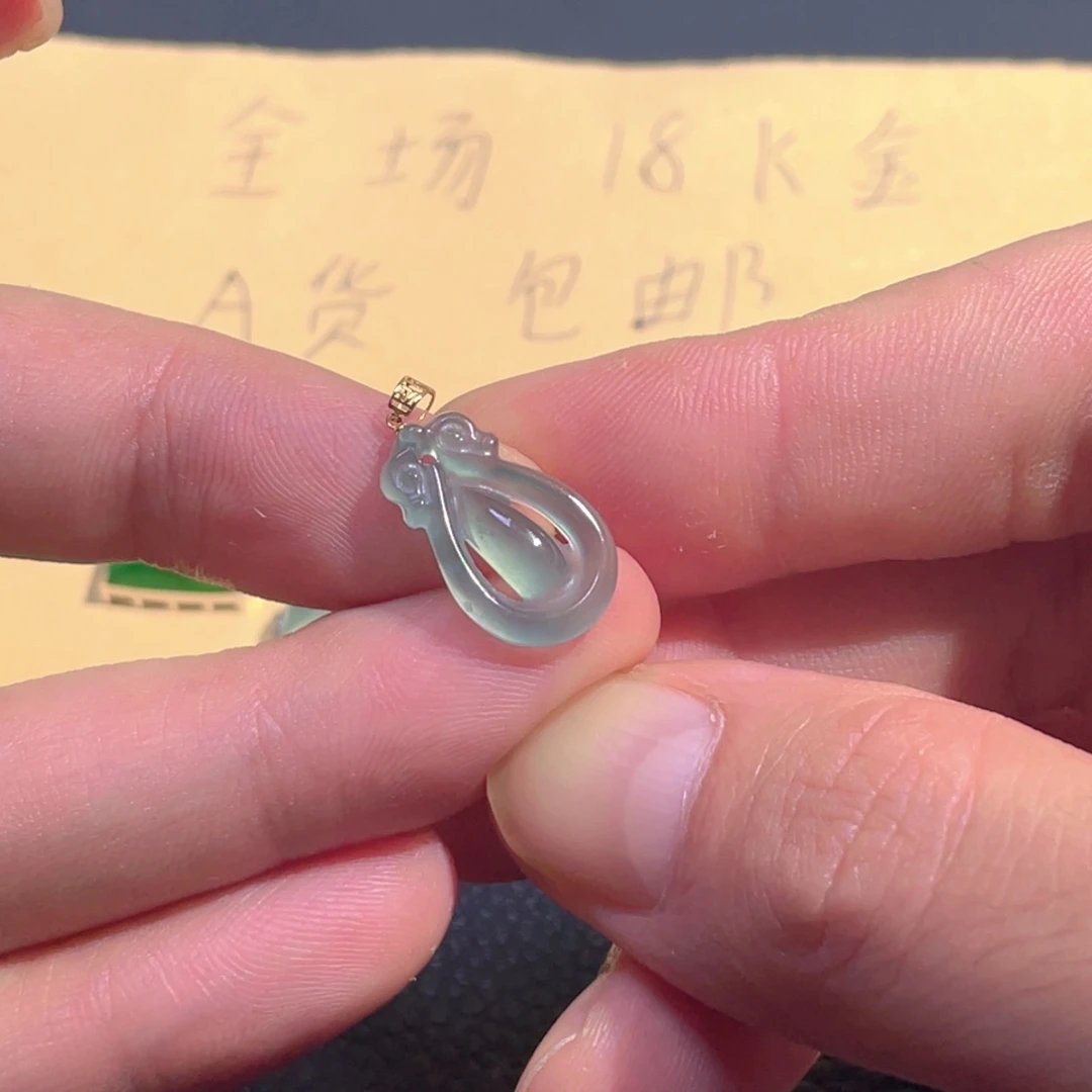 翡翠18K金镶嵌颈饰