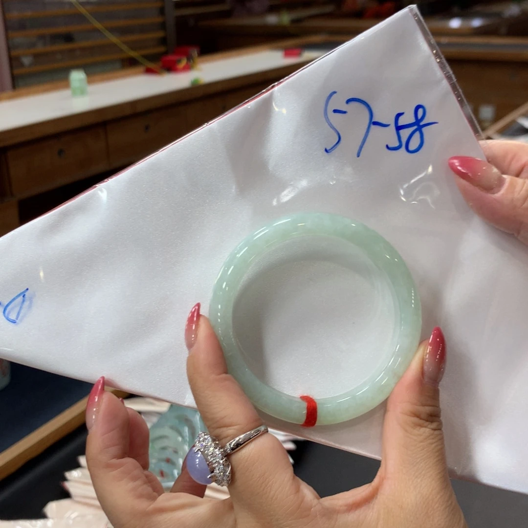 翡翠未镶嵌手镯48小时鉴赏