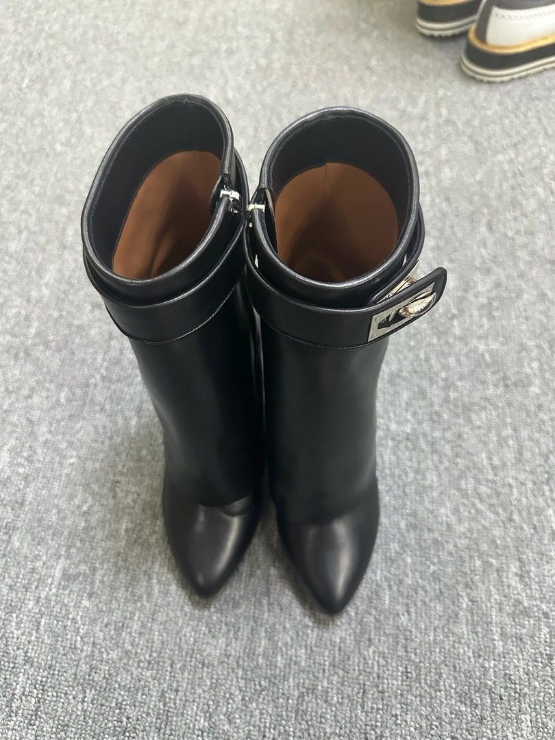 95新 Givenchy/纪梵希 亮面高跟拉链短靴 35码/10849