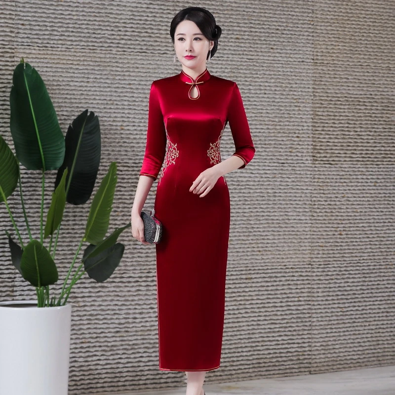 2025新款醋酸喜庆妈妈旗袍连衣裙复古改良长款刺绣结婚敬酒服礼服