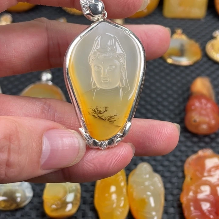 石英质玉（黄龙玉）未镶嵌颈饰