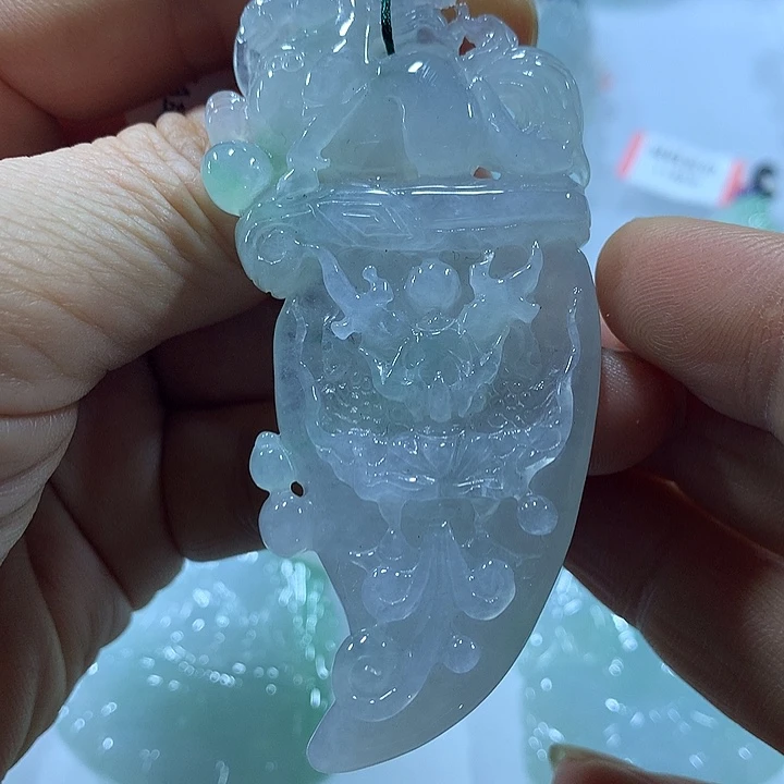 翡翠未镶嵌颈饰天然翡翠A货吊坠