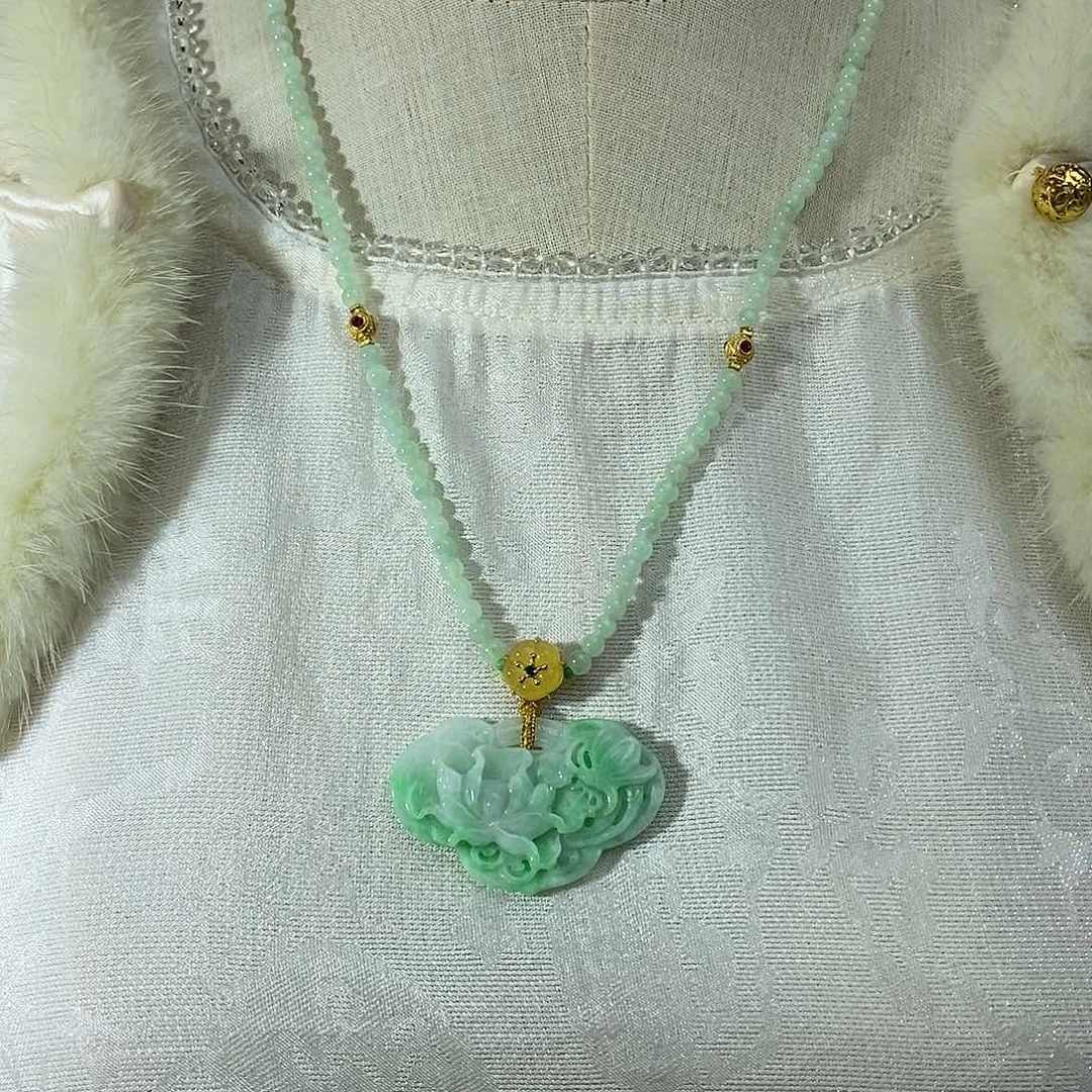 翡翠未镶嵌颈饰吊坠