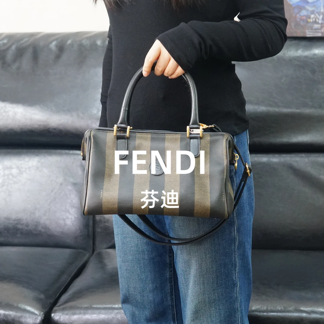 95新 FENDI/芬迪 老花枕头包/FYZG11630559/0559