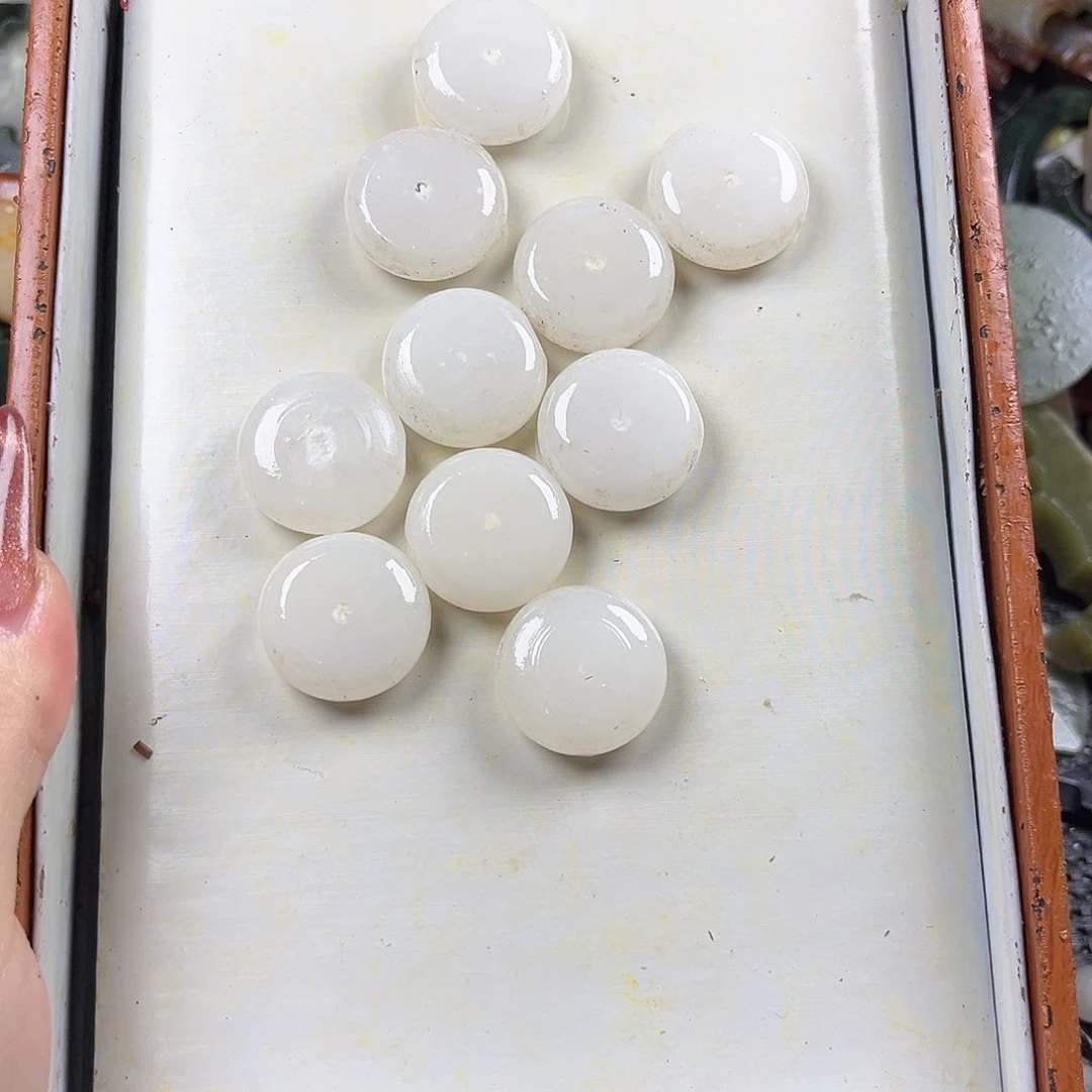 颈饰未镶嵌和田玉（糖玉）