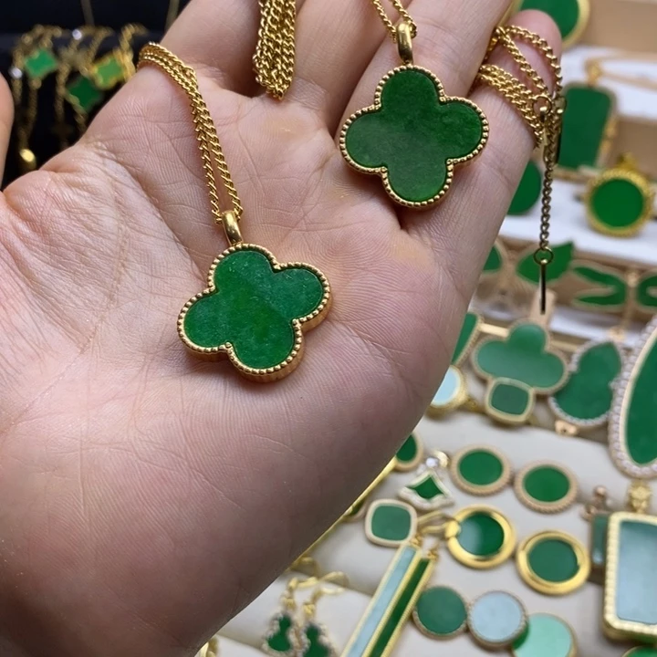 蓝***己钛钢时尚四叶草吊坠