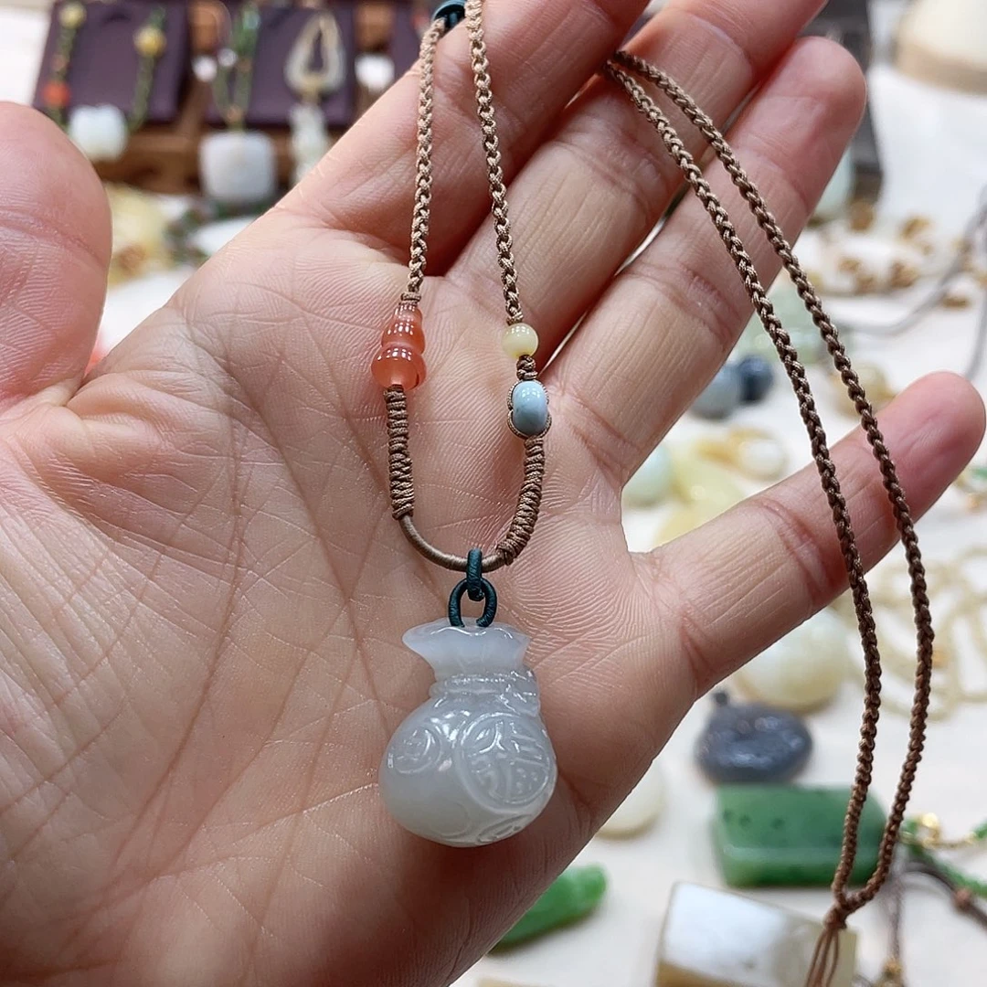 和田玉颈饰未镶嵌