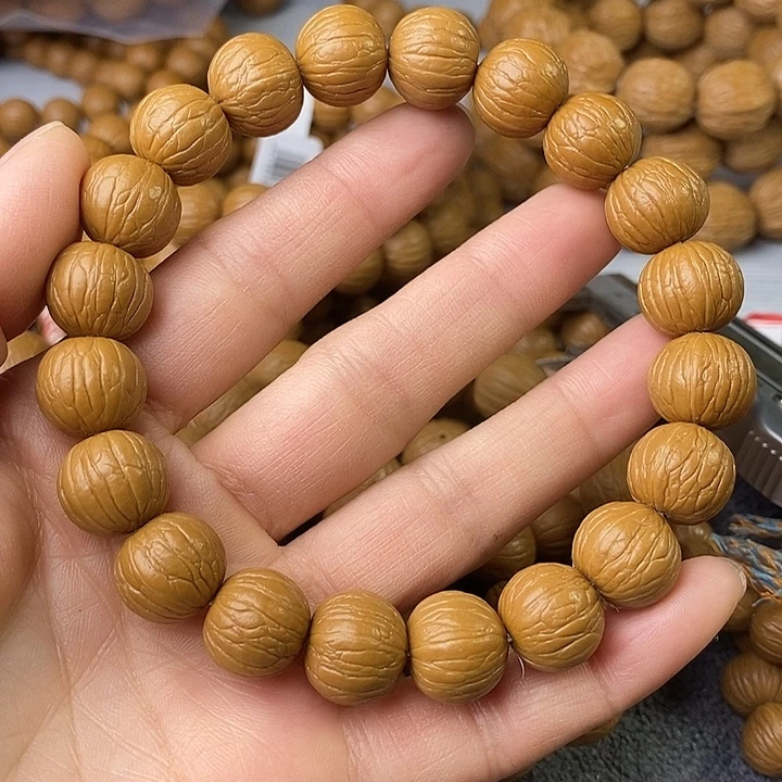 猴头核桃吊坠聚宝盆