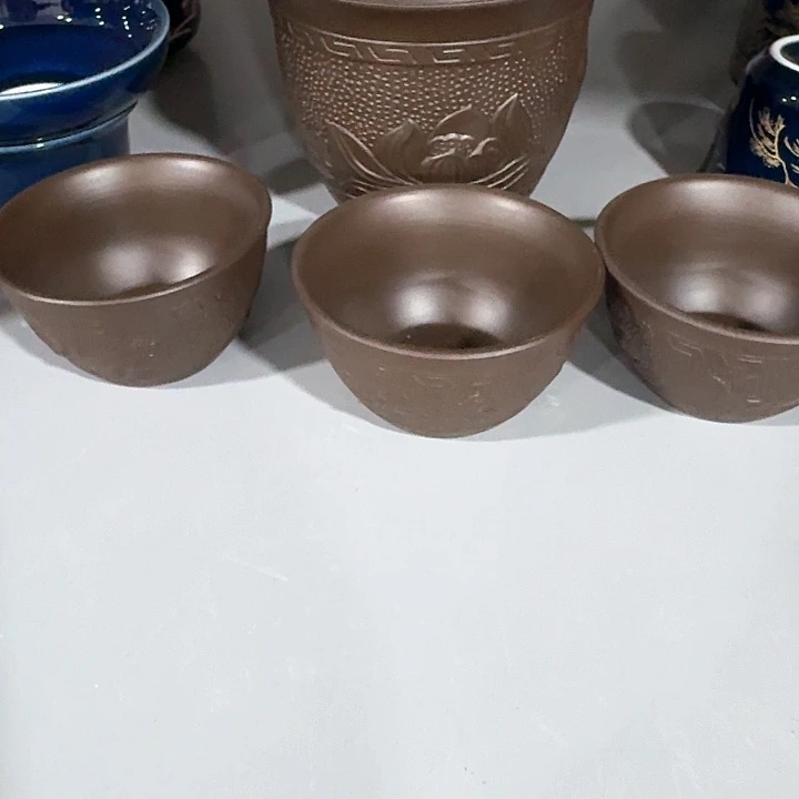 主人杯一个，瓷。。品茗