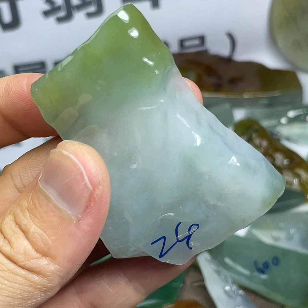 未镶嵌定制翡翠人物大牌