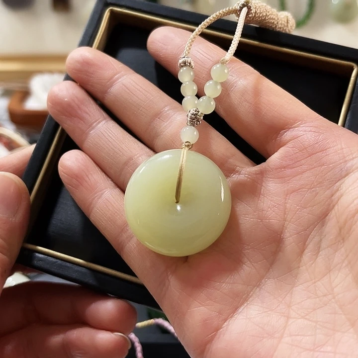 爷***请和田玉未镶嵌颈饰