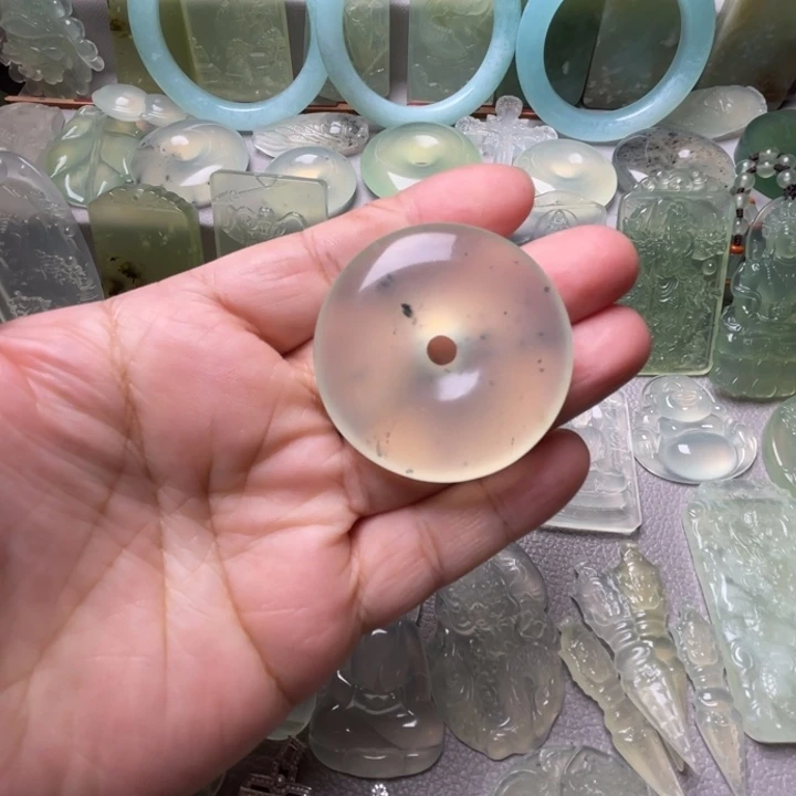 岫玉未镶嵌吊坠(赠链)