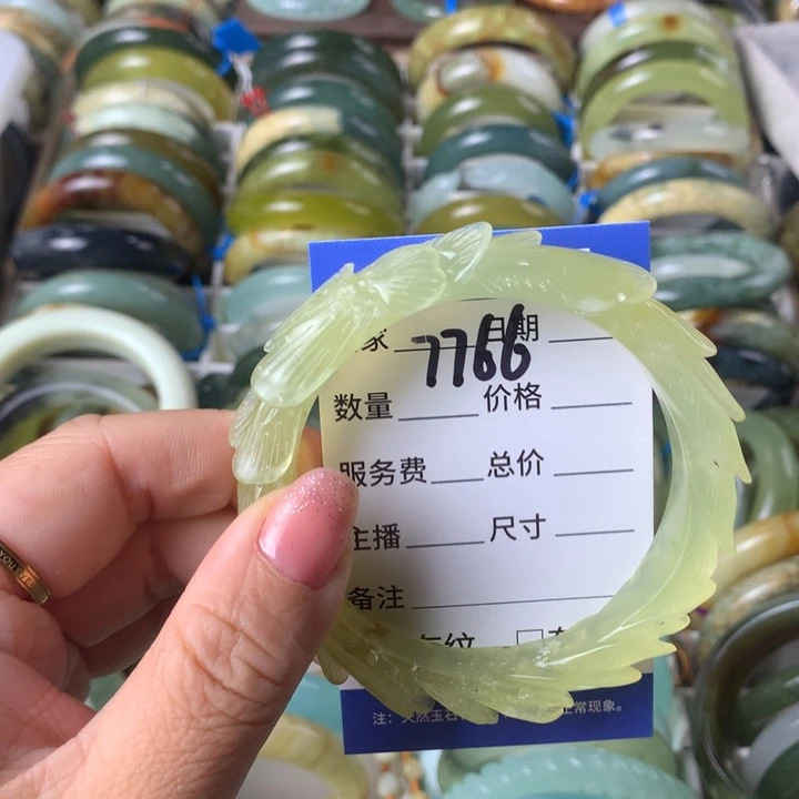 元****蛇纹石玉未镶嵌手镯7766