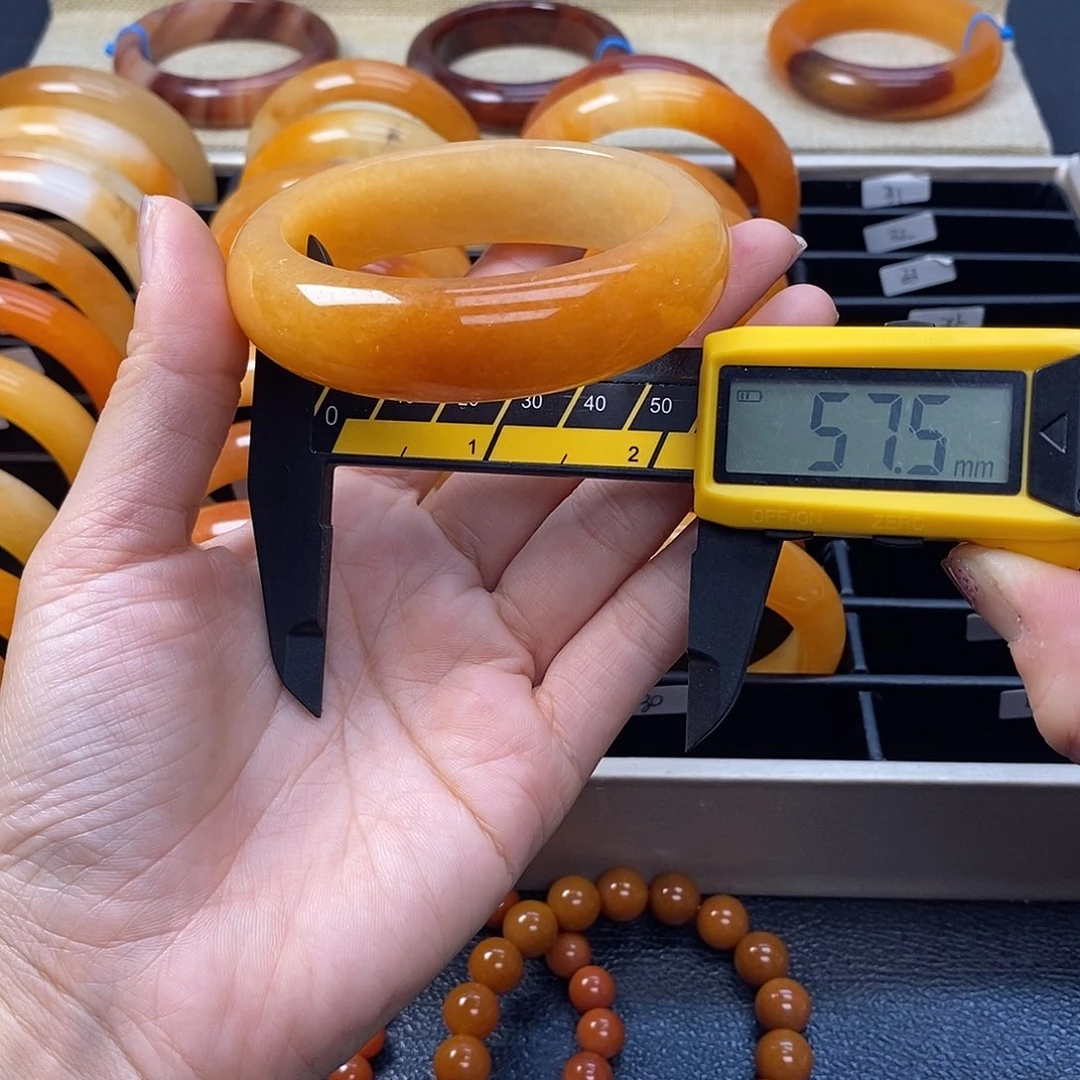 未镶嵌石英质玉（黄龙玉）手镯30号