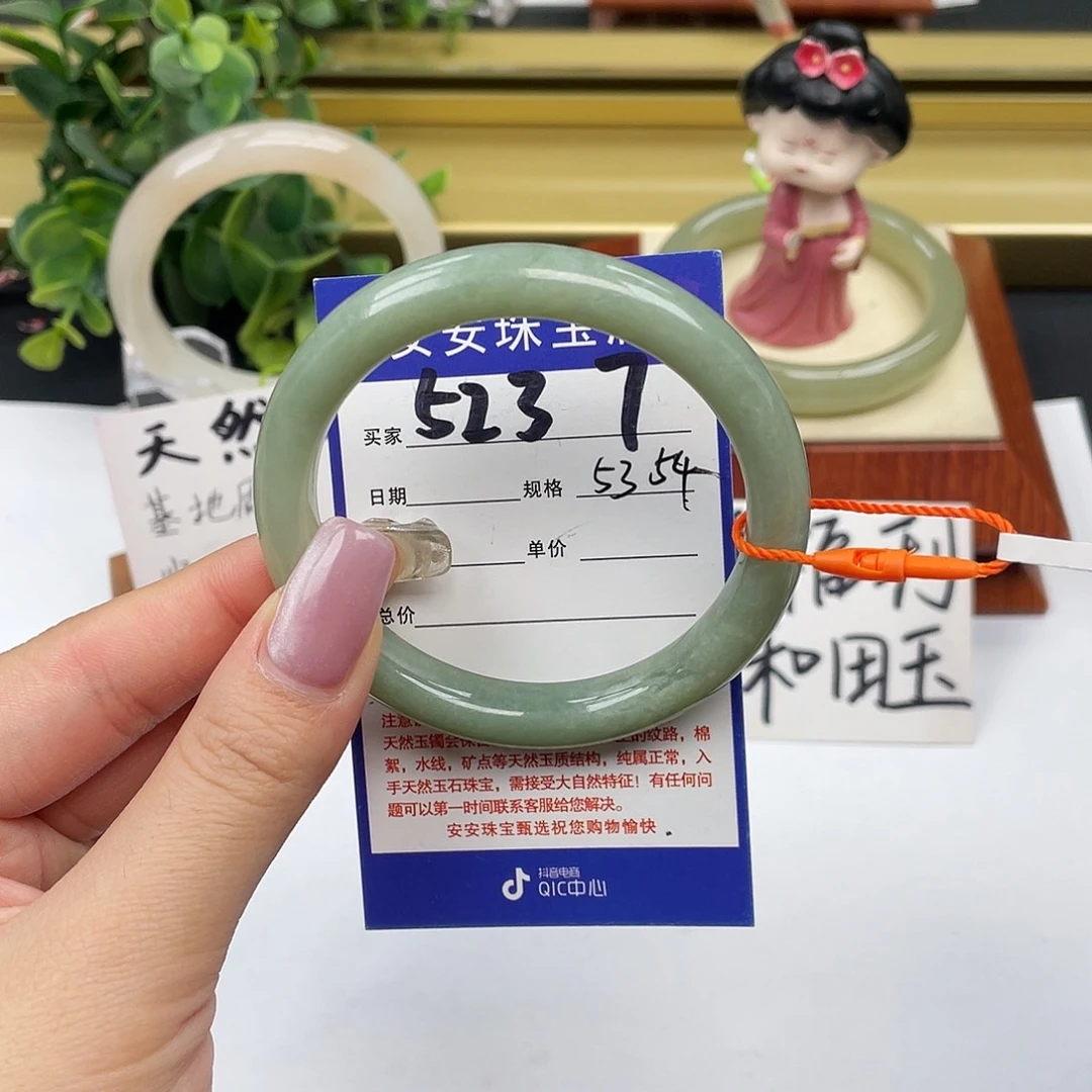 和田玉未镶嵌手镯