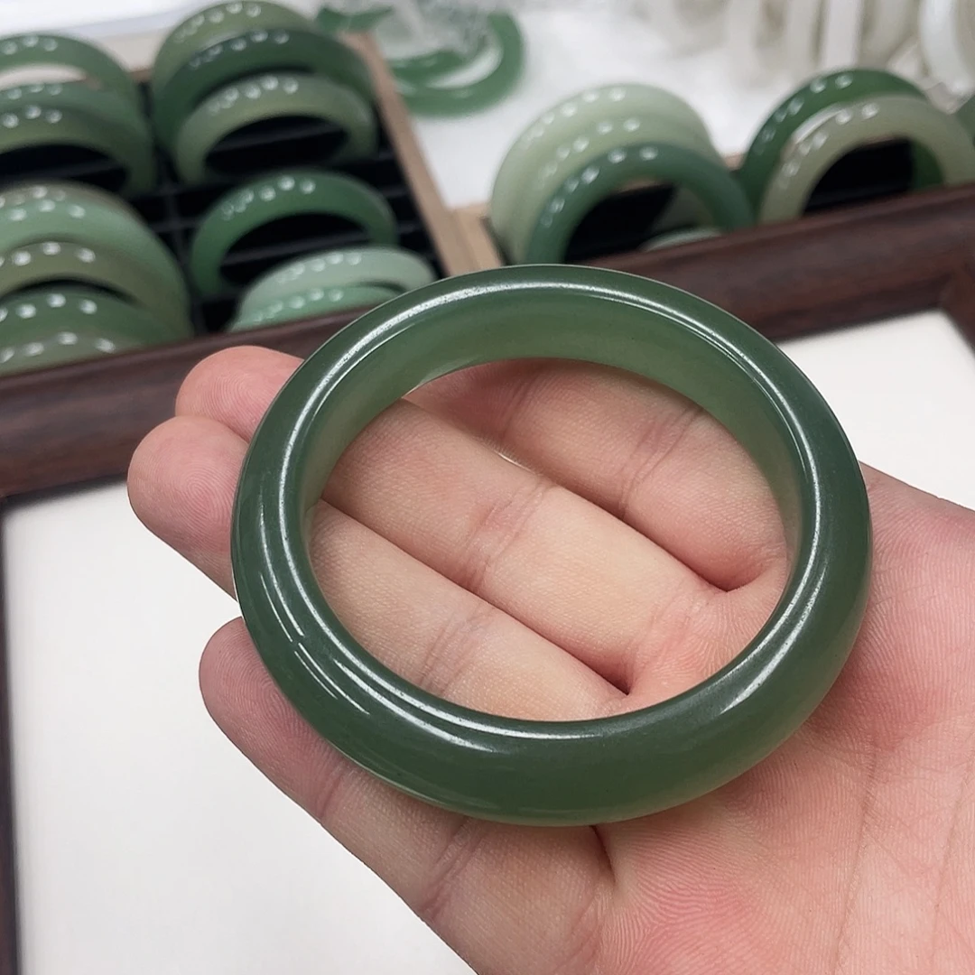 七***月石英质玉未镶嵌手镯