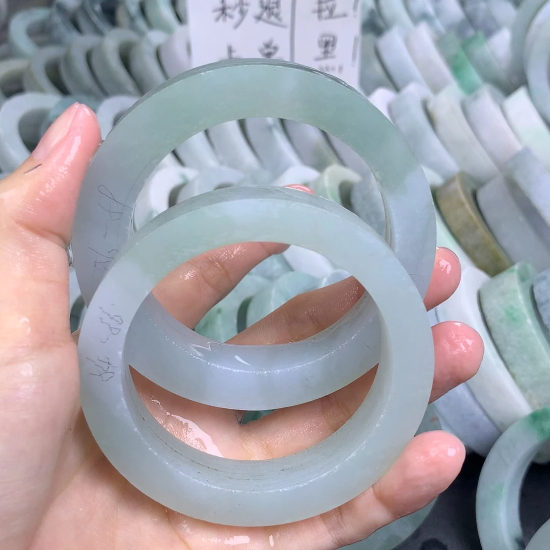 定制翡翠未镶嵌翡翠手镯定制