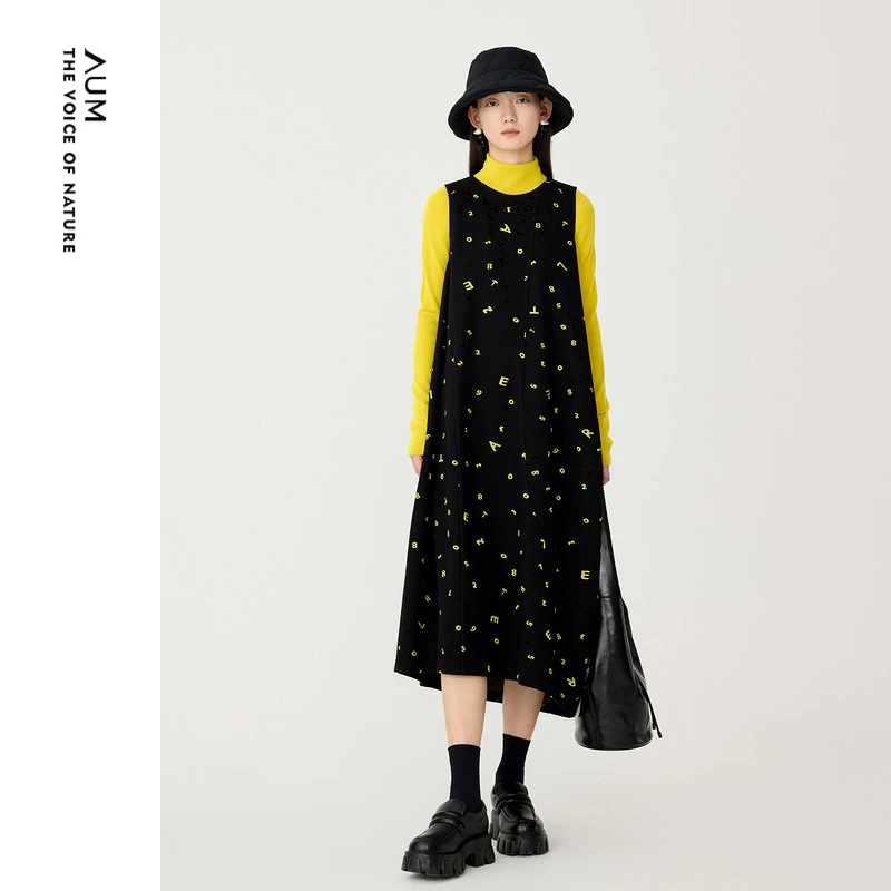 AUM噢姆23年气质无袖针织时尚秋冬复古连衣裙M1DE41446